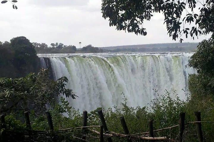 Private Guided Tour of Victoria Falls, Zimbabwe — Mosi-oa-Tunya Waterfall Walk photo 2
