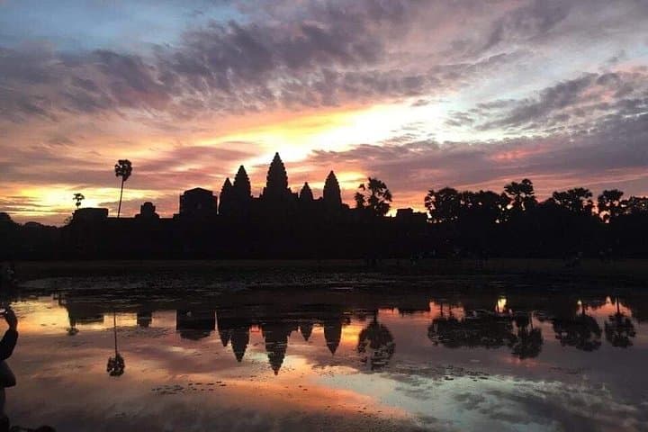 Sunrise to Ta Prohm: Angkor Wat, Bayon & Kravan by Bike photo 3