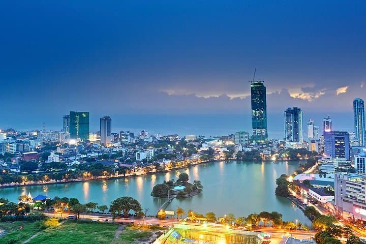 Colombo City Full-Day Private Tour — Temples, Coastline & Markets photo 2
