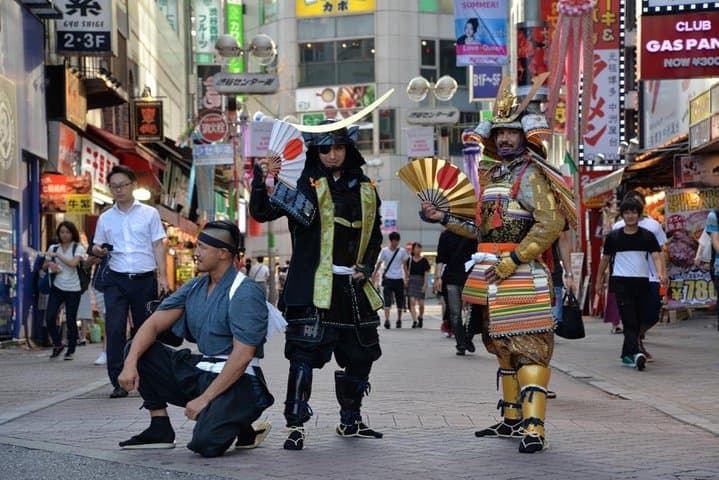 Samurai Photo Shoot in Shibuya: Wear Armor & Pose at Hachiko and the Scramble