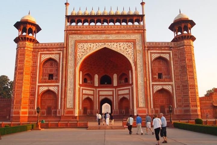 Private One-Way Transfer from Udaipur to Agra — Comfortable Private Car Transfer (12–13 hrs) photo 4