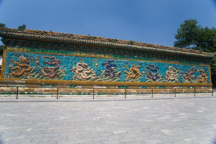Beijing Private Walking Tour: Jingshan Hill, Beihai Park & Hutongs with Imperial Lunch photo 3