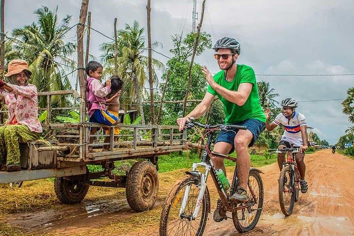 Siem Reap Countryside Bike & E‑Bike Tour — 30km Through Villages, West Baray and Crafts photo 3