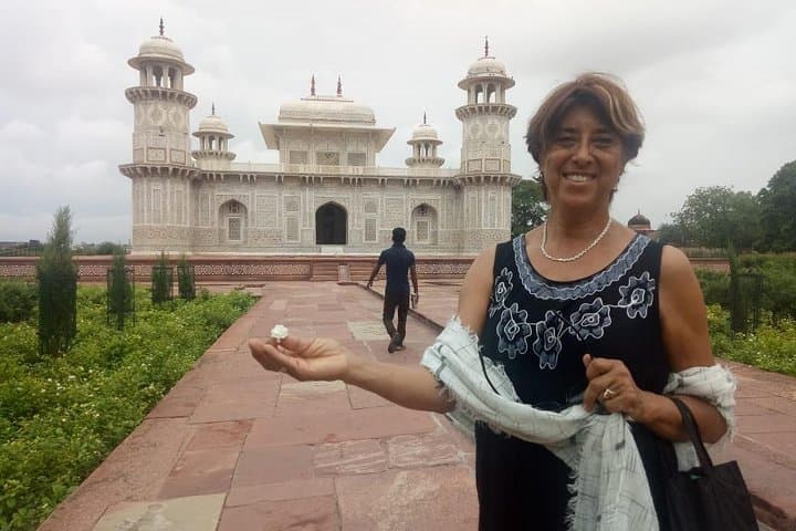 Private No‑Shopping Taj Mahal Tour: Full‑Day Multilingual Guide in Agra photo 4