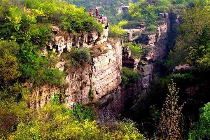 Explore Guoliangcun: Private Day Tour from Luoyang Through the Cliff Tunnel photo 4
