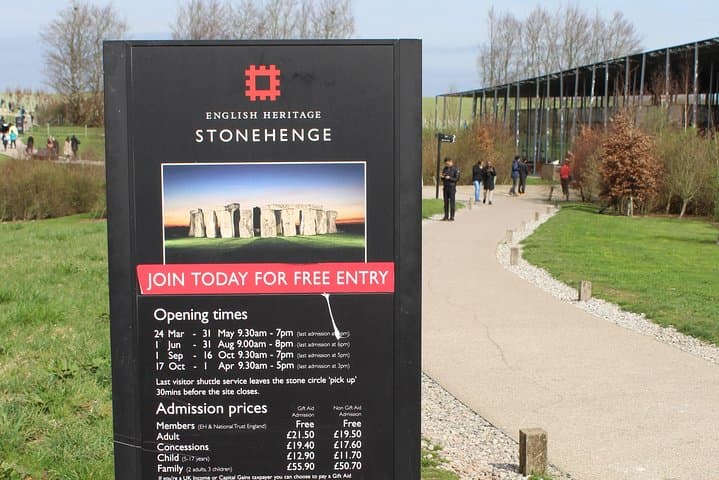 Private Transfer: Southampton Cruise Port to London via Stonehenge & Windsor Castle photo 3