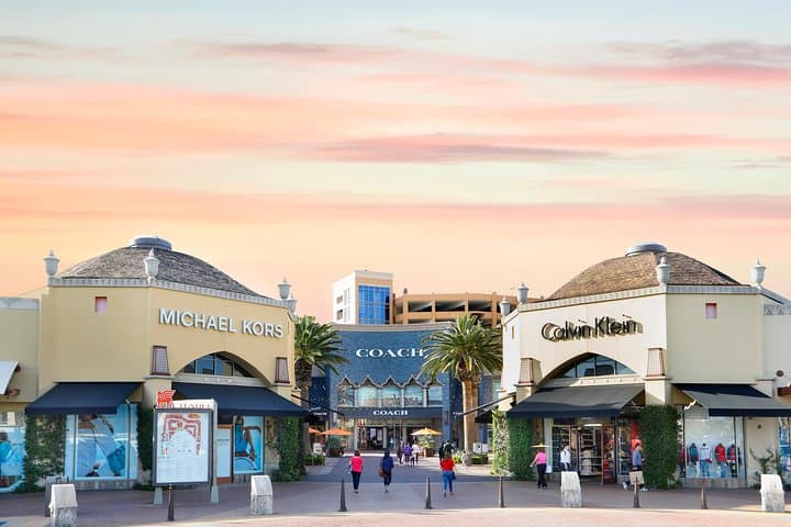 Anaheim to Citadel Outlets Shuttle with VIP Lounge, Luggage Storage & Optional LAX Drop-Off photo 2