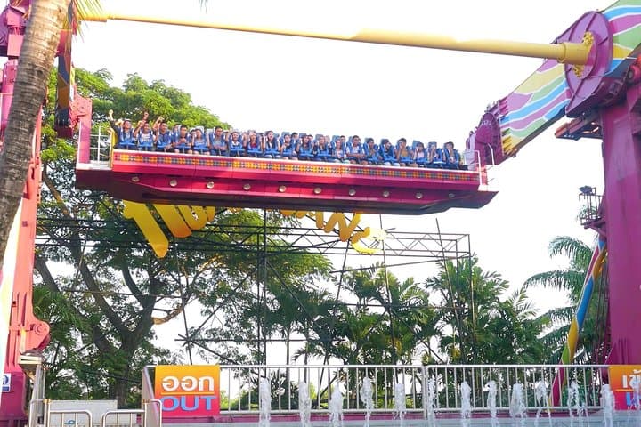 DreamWorld Bangkok: Complete Guide to Rides, Snow Town & Family Fun photo 3