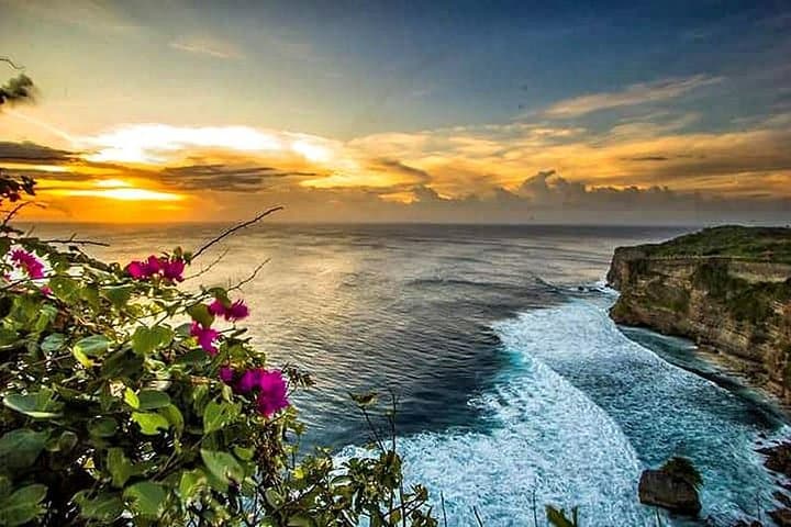 Uluwatu Sunset, Kecak Fire Dance & Jimbaran Seafood — Half-Day Bali Tour