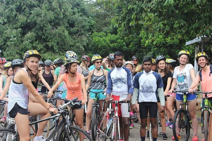 Colombo Countryside Cycling Expedition: Pedal Past Paddy Fields & Sacred Temples photo 4