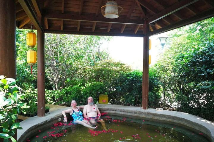 Xi'an Hot Spring Spa Escape: 3-Hour Private Outdoor Soak with Hotel Transfer