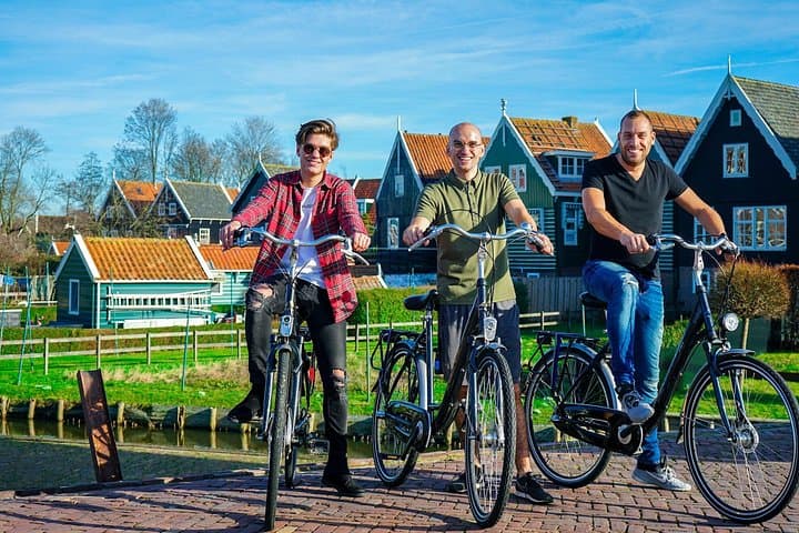 Volendam E‑Bike Rental: Countryside & Fisherman Village Routes