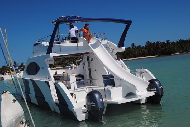 Punta Cana Party Boat and Snorkeling Trip from Bávaro: Catamaran, Natural Pool & Snorkel Reef photo 3