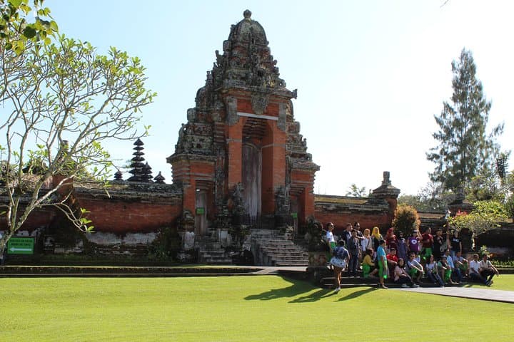 Bali Highlands: Temples, Leke Leke Waterfall & Handara Gate — Private Day Tour photo 4