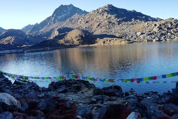 Across Langtang to Gosaikunda: A 17-Day Trek Through Helambu