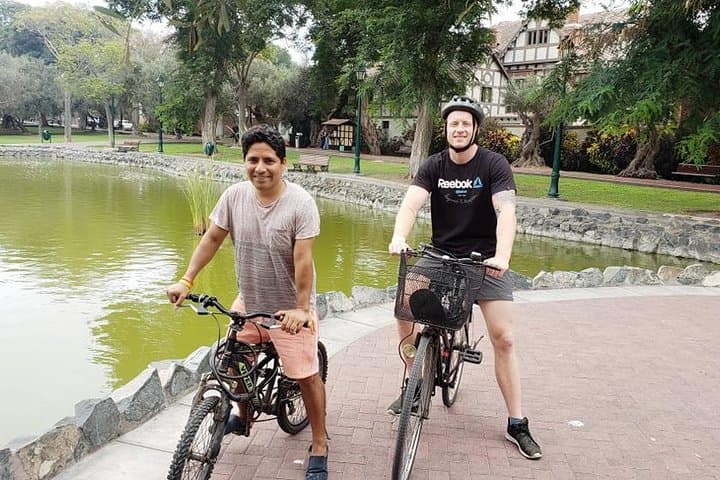 Miraflores & Barranco Bike Tour: Graffiti, Clifftops and a Cold Beer in Lima