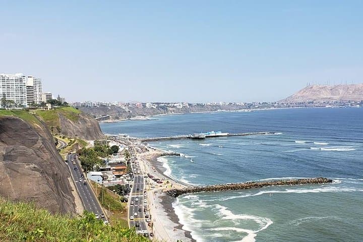 Miraflores & Barranco Bike Tour: Graffiti, Clifftops and a Cold Beer in Lima photo 4