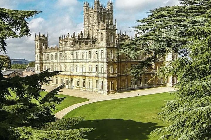 Downton Abbey Day Tour: Highclere Castle & Bampton from London photo 4