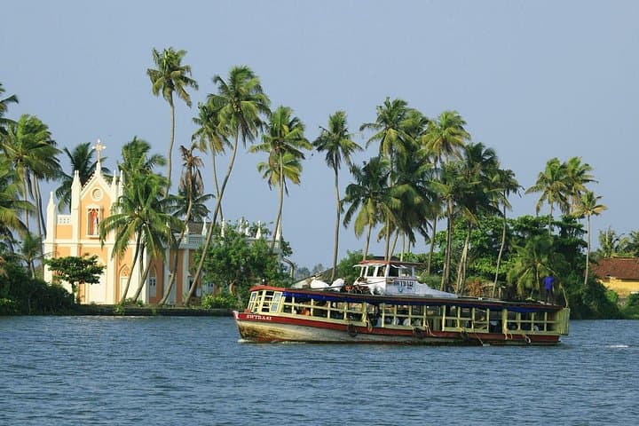 Kerala Backwaters Houseboat & Beach Tour: Kochi, Periyar, Alleppey & Kovalam photo 1
