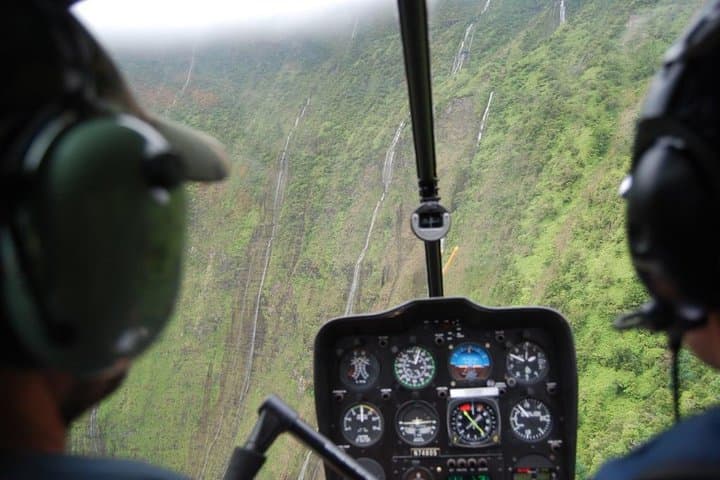 Private Magical Waterfall Helicopter Tour Over Kohala's Seven Valleys photo 3