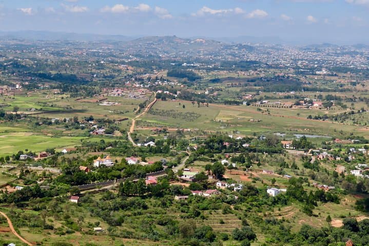 Madagascar 3-Day Private Tour: Lemurs, Waterfalls & Highland Crater Lakes photo 3