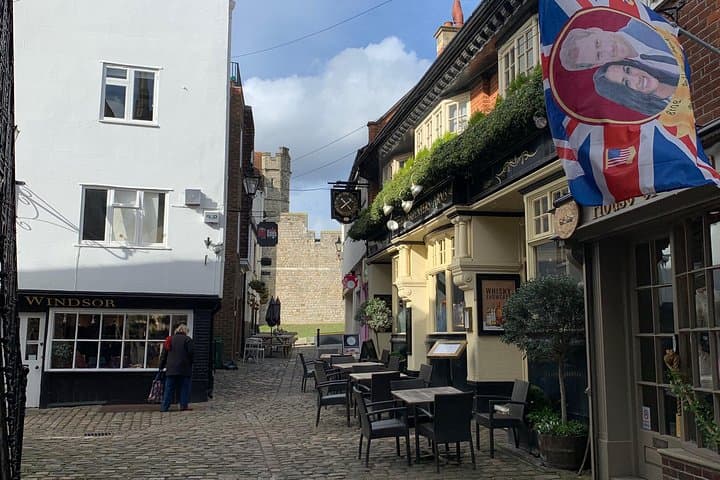 Heathrow to London via Windsor Castle — Private Arrival Transfer with Windsor Entry photo 4
