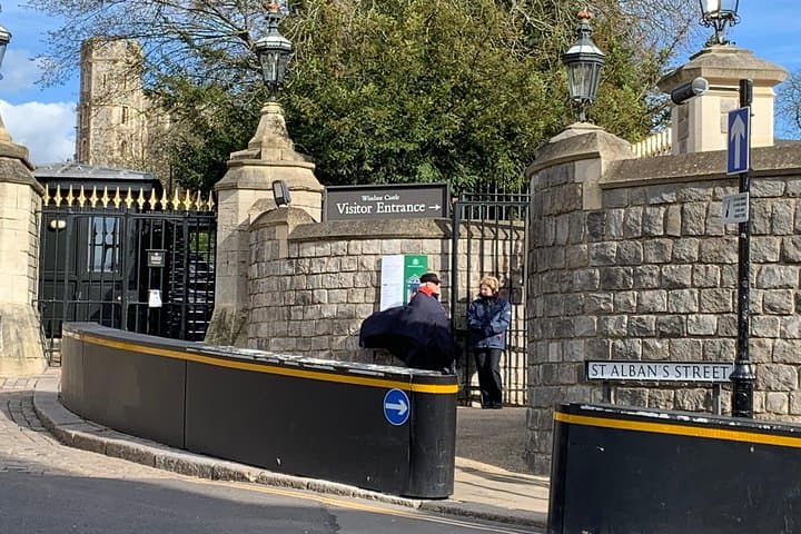 Heathrow to London via Windsor Castle — Private Arrival Transfer with Windsor Entry photo 5