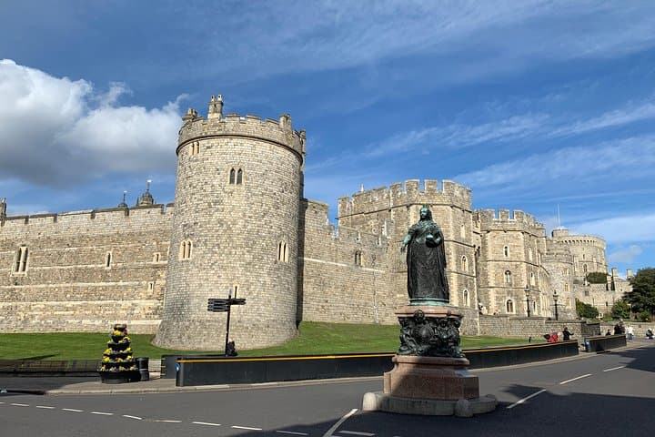 Heathrow to London via Windsor Castle — Private Arrival Transfer with Windsor Entry photo 3