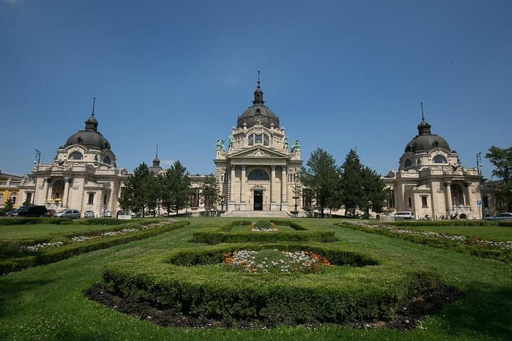 Private Budapest Bike Tour: 3.5-Hour Guided Route Along the Danube and Castle District photo 6