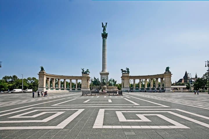 Private Budapest Bike Tour: 3.5-Hour Guided Route Along the Danube and Castle District photo 5