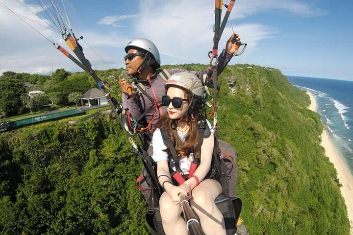 Tandem Paragliding in Bali: Cliffside Flights from Uluwatu & Sawangan photo 4