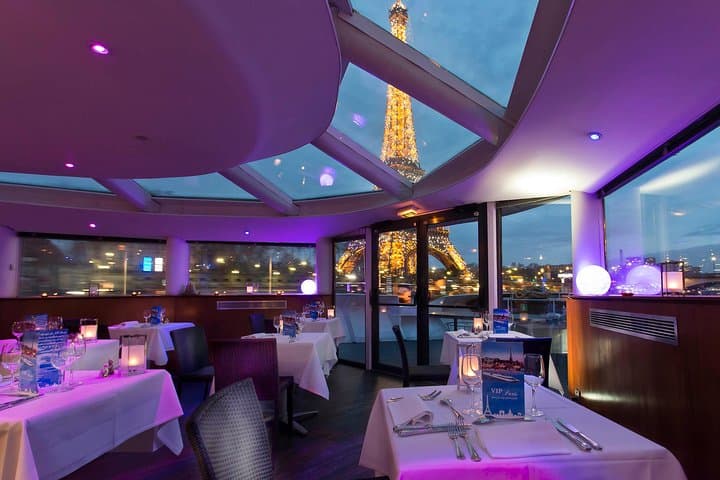 Seine Dinner Cruise with Live Singer aboard VIP Paris Yacht