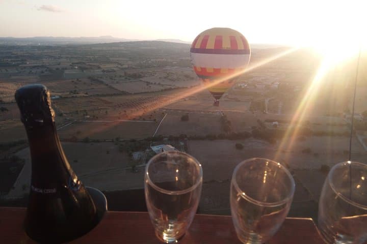 Private Hot Air Balloon Ride over Cala Millor, Mallorca — Champagne & Tapas photo 4