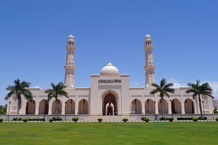 Salalah City Private Tour: Frankincense Markets, Mosques & Coastal Lagoons photo 1