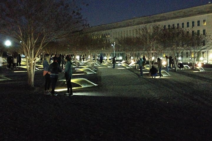 Washington DC Evening Small-Group Tour: Monuments & Memorials by Night photo 3
