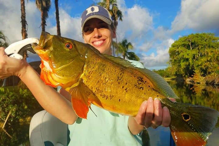 Urban Peacock Bass Fishing at Miami Airport Lakes — Guided 4‑Hour Charter photo 5