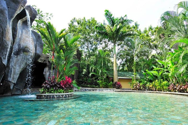 Arenal Volcano Lava Trail Hike and Baldi Hot Springs Dinner Experience in La Fortuna