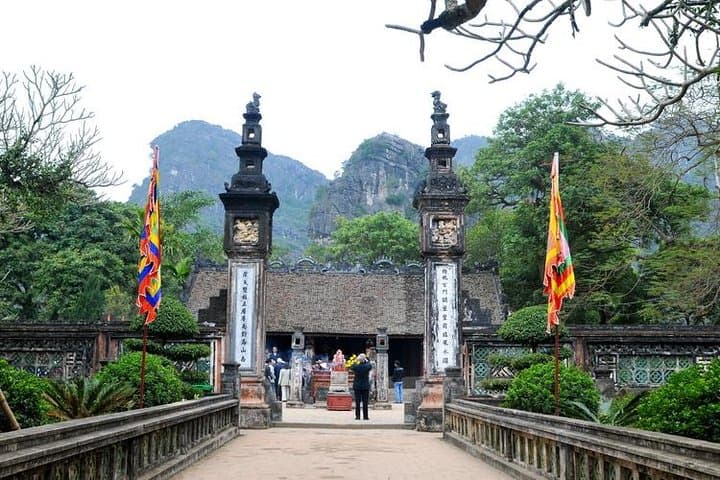 Tam Coc & Hoa Lu: One-Day Ninh Binh Boat, Temples & Countryside photo 5