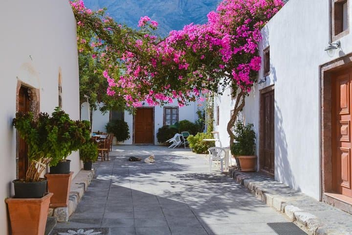 Full-Day Private Santorini Caldera Tour: Fira, Oia, Akrotiri & Red Beach