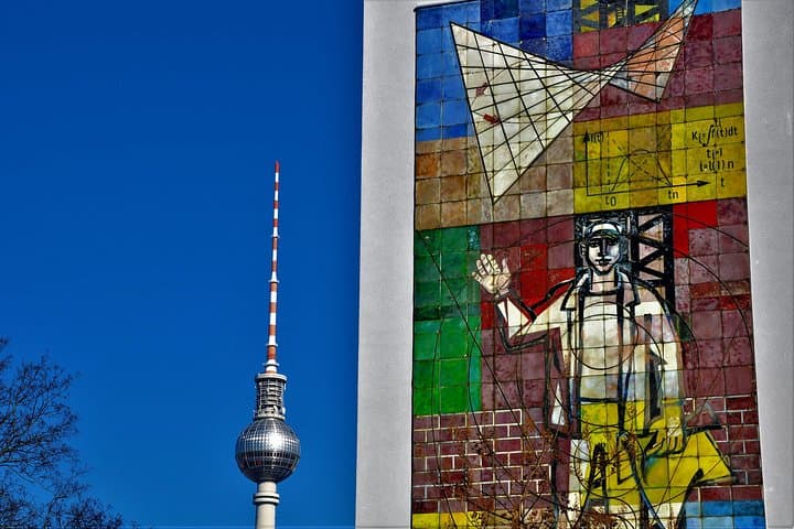 Berlino Alternativa: Italian-Language Street Art Tour in Kreuzberg Friedrichshain Mitte photo 4