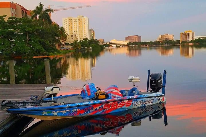 Urban Peacock Bass Fishing at Miami Airport Lakes — Guided 4‑Hour Charter photo 2