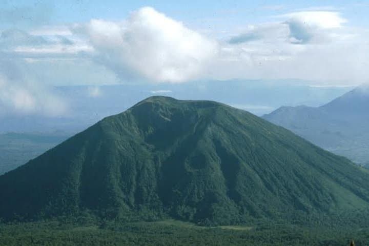 Summiting Mount Bisoke: One-Day Hike to the Crater Lake in Volcanoes National Park photo 3