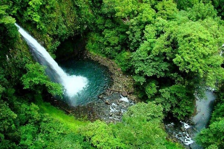 La Fortuna Arenal Zipline and Class II–III Rafting Day Trip photo 3