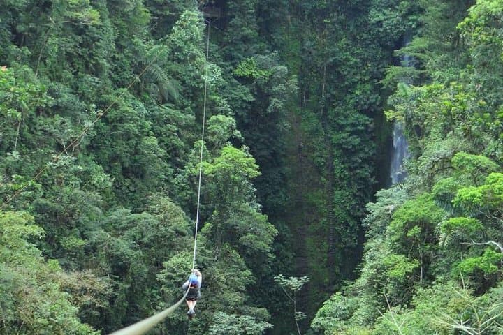 La Fortuna Arenal Zipline and Class II–III Rafting Day Trip photo 4