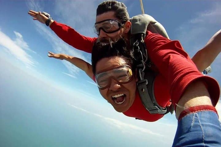 Tandem Skydiving at 10,000 Feet — Extreme Skydiver Ecuador photo 2