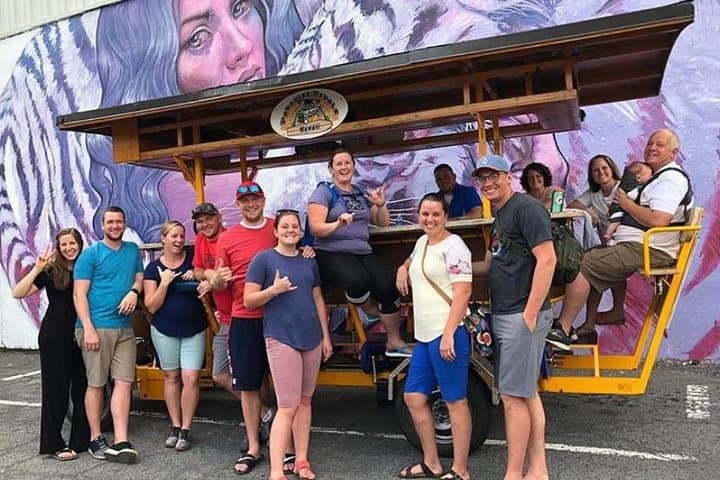 Kaka'ako Party Bike Bar Tour — Honolulu Craft Beer Crawl on a 15-Passenger Bike photo 3