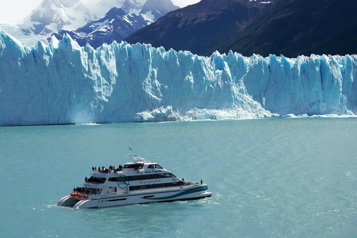 Glaciares Gourmet Cruise: Maria Turquesa Full-Day Glacier Navigation from El Calafate photo 2