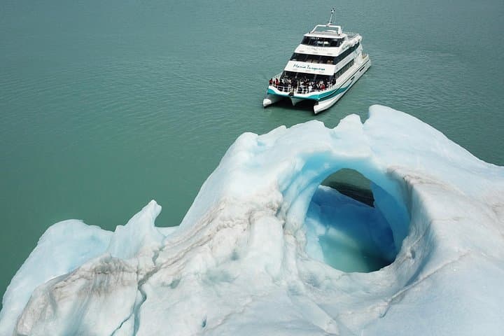 Glaciares Gourmet Cruise: Maria Turquesa Full-Day Glacier Navigation from El Calafate