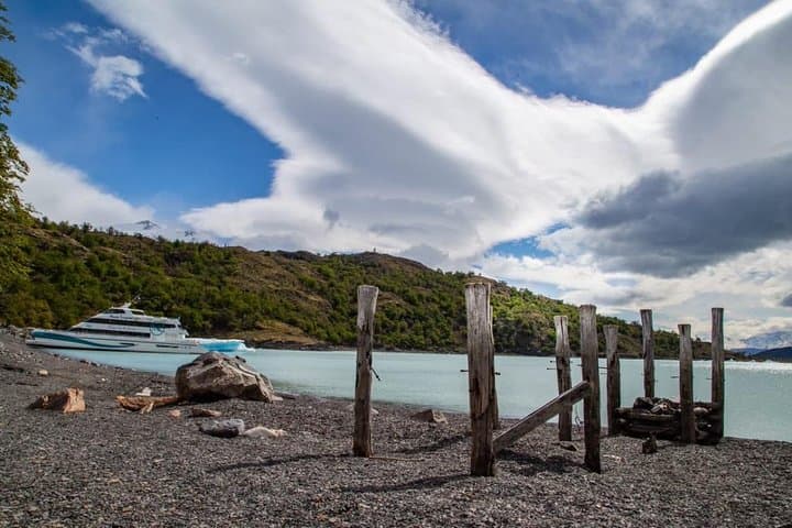 Glaciares Gourmet Cruise: Maria Turquesa Full-Day Glacier Navigation from El Calafate photo 4