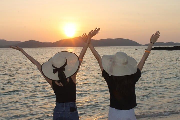 Phi Phi Islands Sunrise Speedboat Tour with Seaview Lunch and Snorkeling photo 5